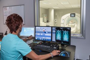 Szamocka tomograf badanie rtg aparat